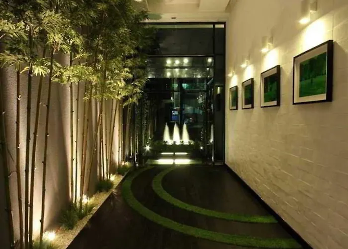 Отель Grass Thonglor 4*